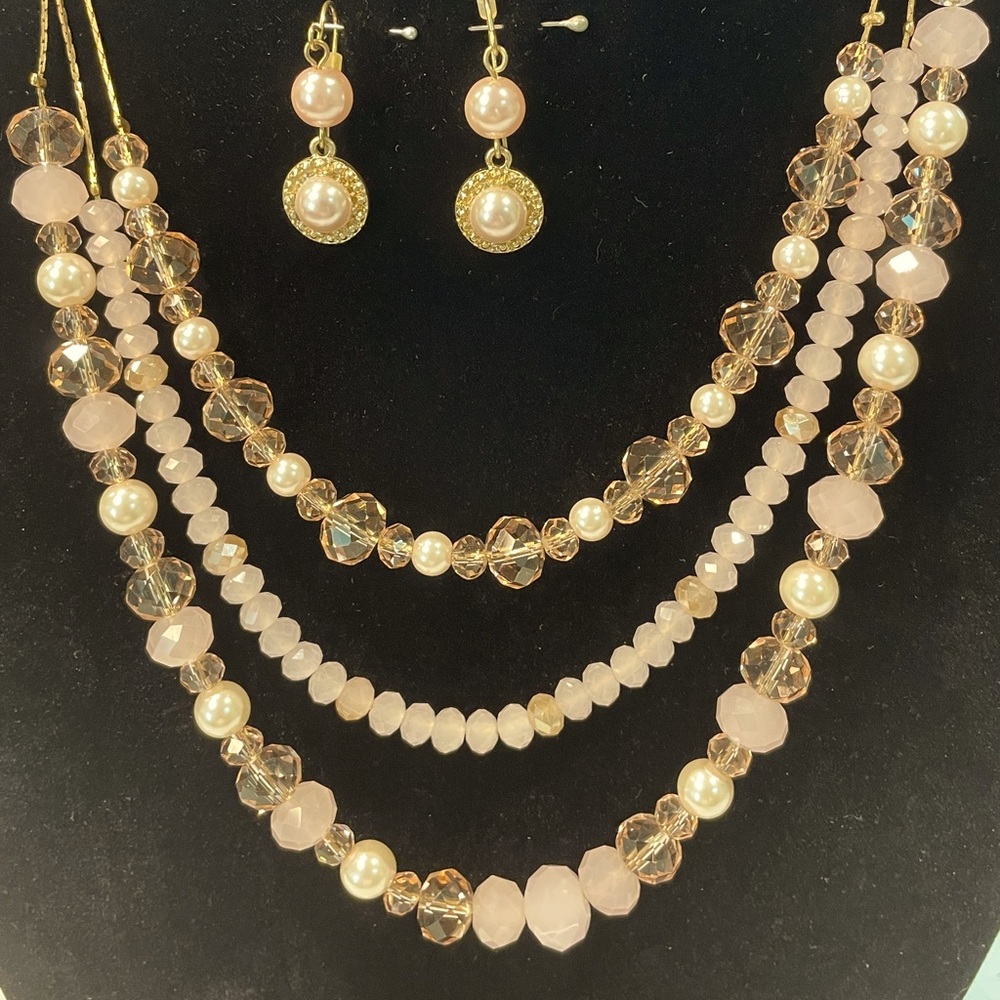 Gold and pastel cristal Necklace and earrings NWT